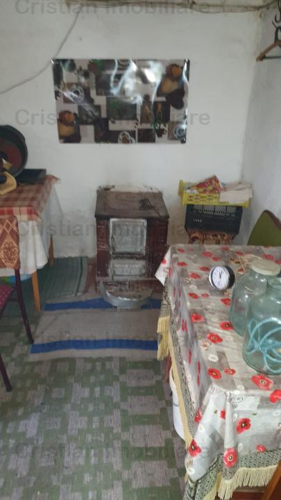 Casa 46 mp + anexa, teren 197 mp, toate utilitatile, zona Centrala