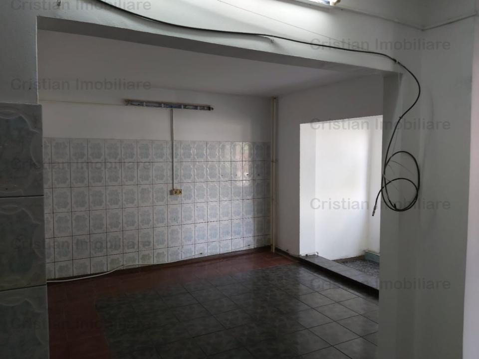  Apartament pretabil Spatiu comercial  PE COLT 3 cam confort 1 Decomandat