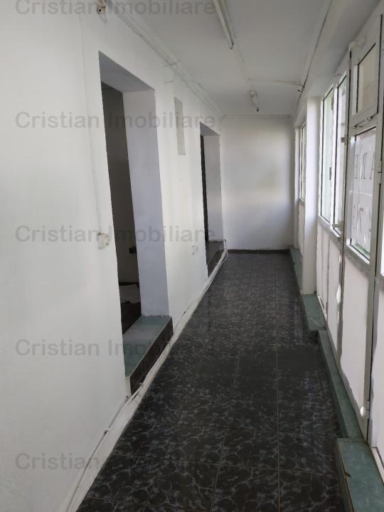  Apartament pretabil Spatiu comercial  PE COLT 3 cam confort 1 Decomandat