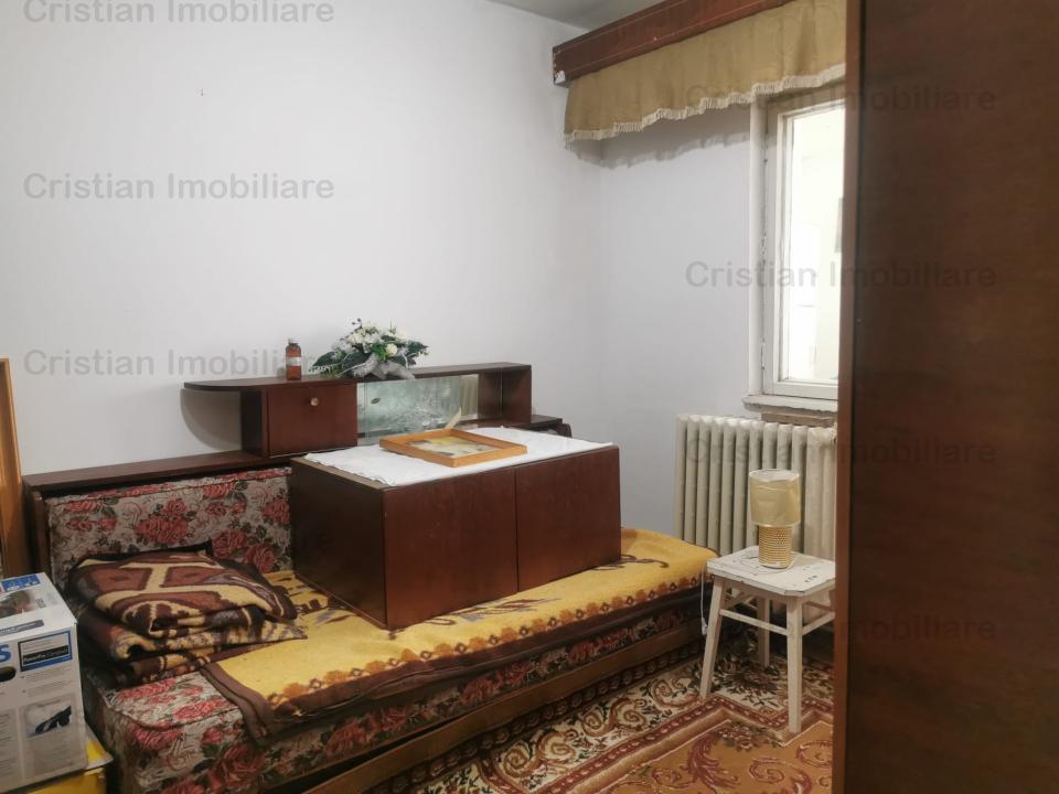 DECOMANDAT, 3 camere, SPATIOS, balcon 21 m, zona Victoriei