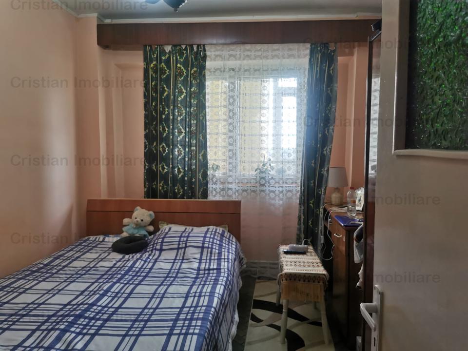 DECOMANDAT, 3 camere, SPATIOS, balcon 21 m, zona Victoriei