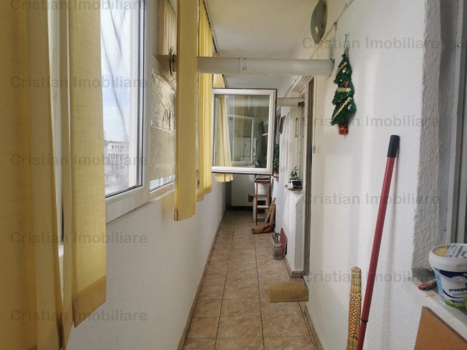 DECOMANDAT, 3 camere, SPATIOS, balcon 21 m, zona Victoriei