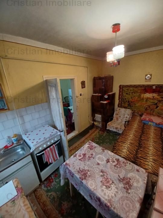 Casa din caramida, teren 180 mp, deschidere dubla, zona Piata Saraca