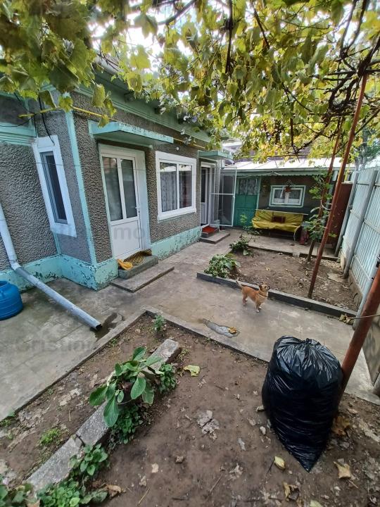 Casa din caramida, teren 180 mp, deschidere dubla, zona Piata Saraca