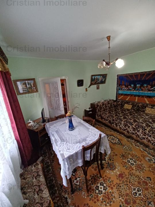 Casa din caramida, teren 180 mp, deschidere dubla, zona Piata Saraca