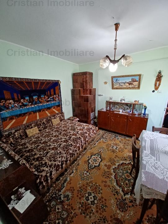 Casa din caramida, teren 180 mp, deschidere dubla, zona Piata Saraca