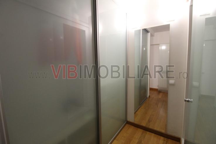 Decebal-Bld. Decebal-Piata Alba Iulia-3 camere-CENTRALA PROPRIE-stradal-renovat