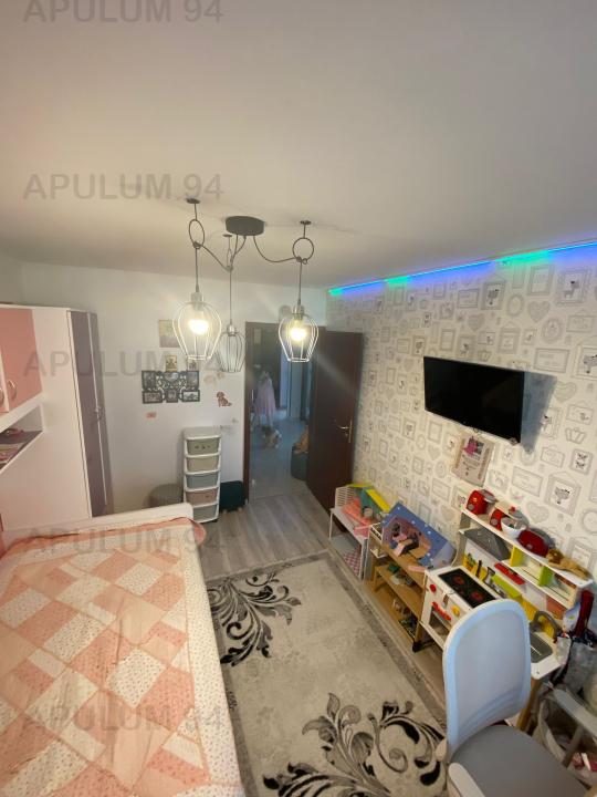 Vanzare Apartament 4 camere Piata Resita