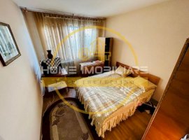 Etaj 3/ Apartament cu 2 camere/ Semidecomandat/ Zona Tatarasi