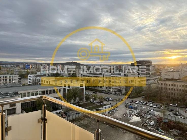 Zona Palat/ Apartament cu 3 camere /Decomandat