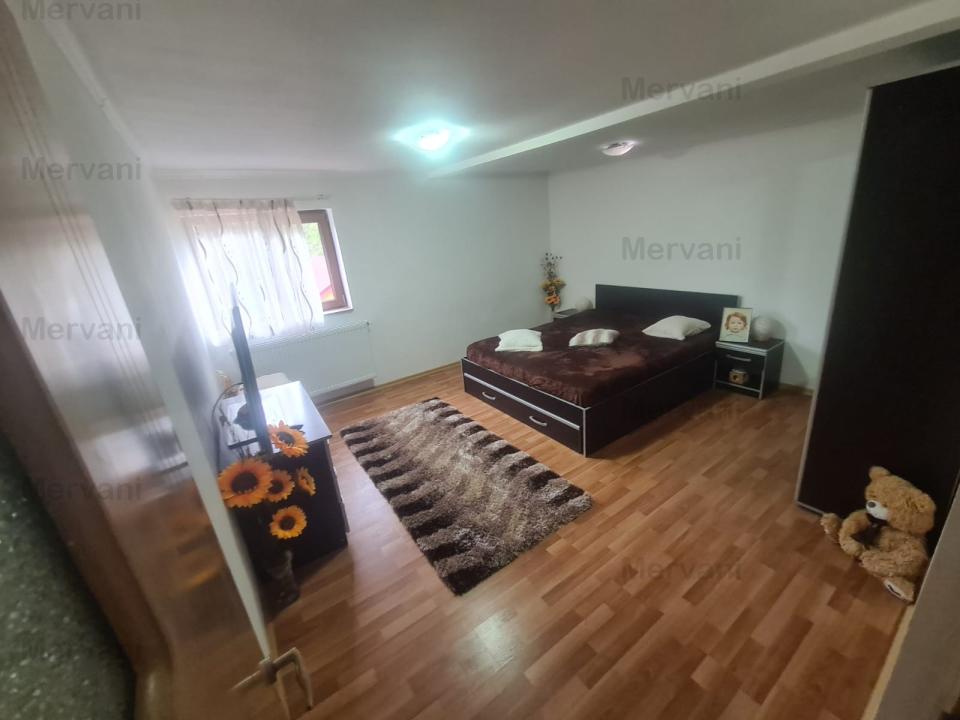 Apartament cu 3 camere de vânzare în Bușteni - Cartier Zamora