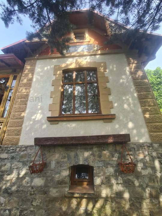 De vânzare apartament în Vila în Sinaia - Zona Centrală