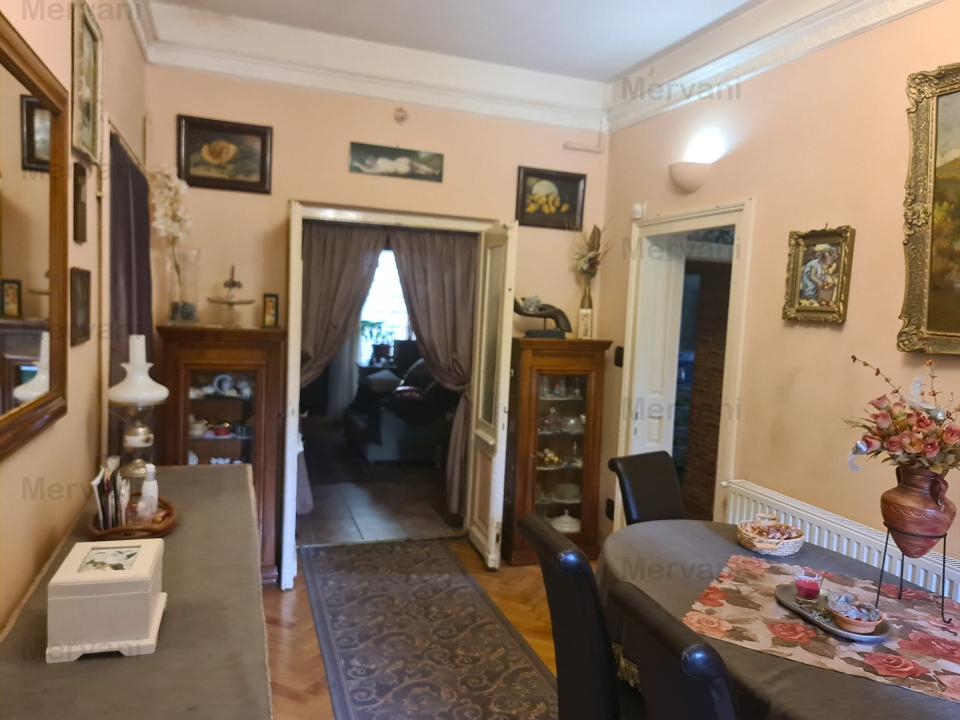 De vânzare apartament în Vila în Sinaia - Zona Centrală