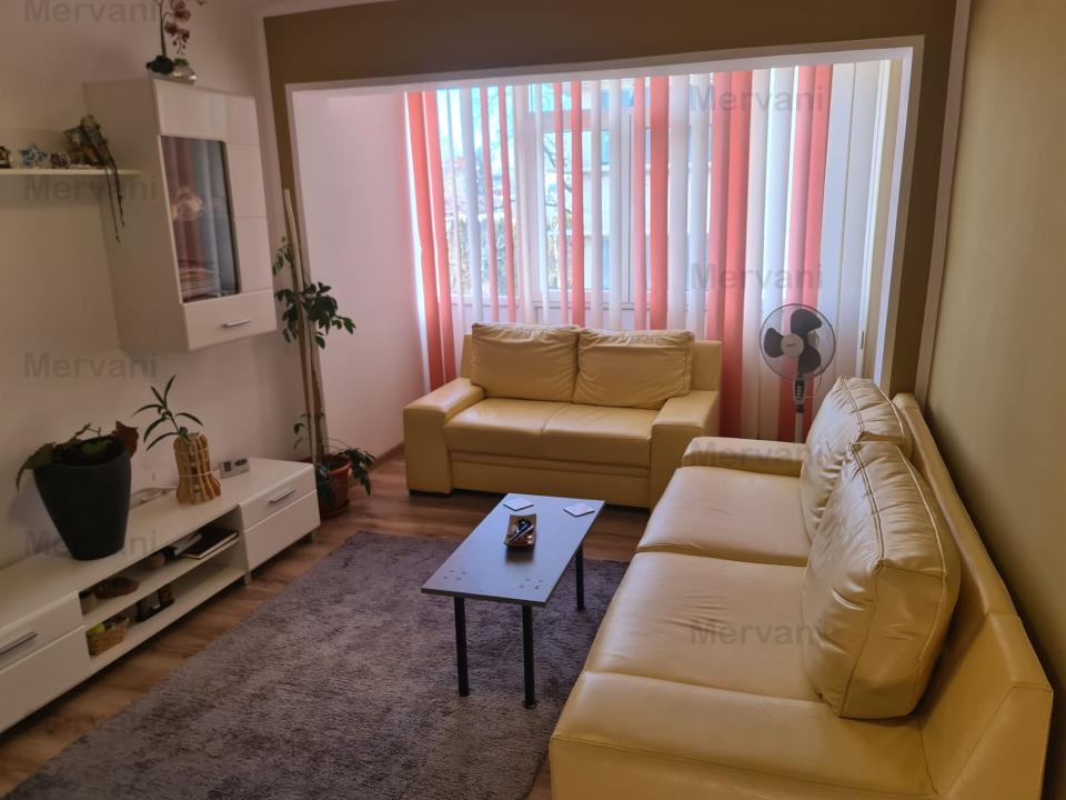 Apartament cu 3 camere de vanzare in Campina - Zona Semicentrala