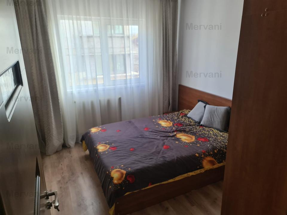 Apartament cu 3 camere de vanzare in Campina - Zona Semicentrala