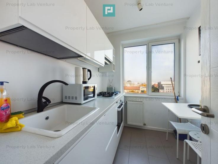 Apartament renovat la 1 minute de Metrou Piata Romana