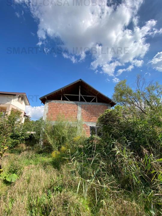 Casa la rosu in Barnova aproape de Pensiunea Garofita