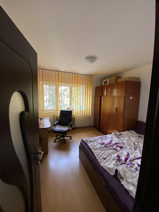 Apartament 3 camere decomandat Cantemir