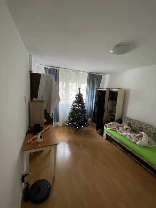 Apartament 3 camere decomandat Cantemir