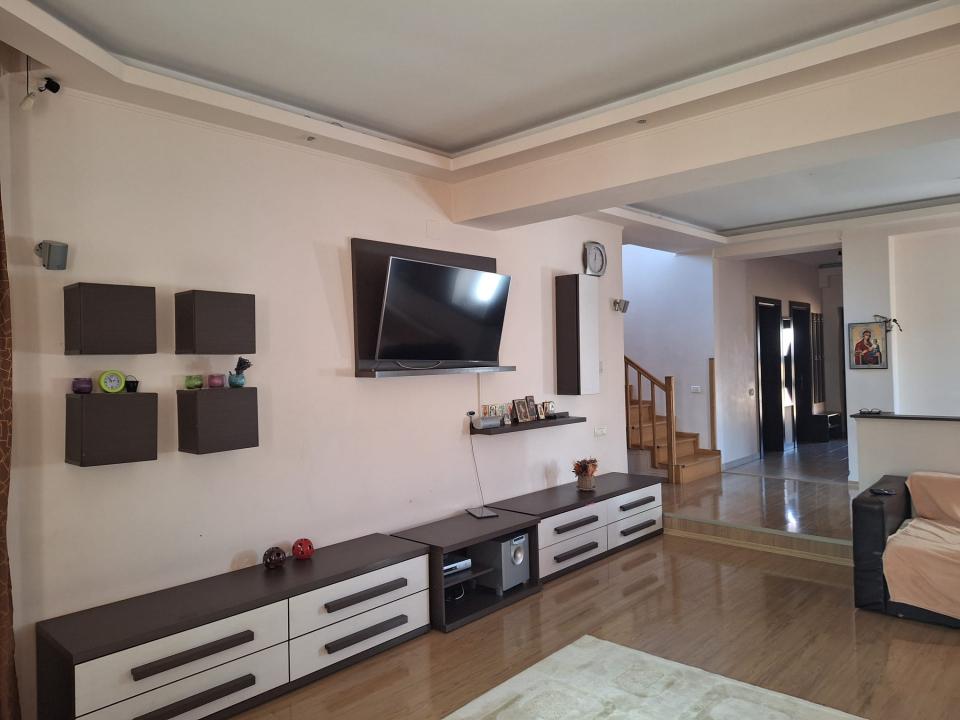 Urziceni vila P+1 4 camere de vanzare