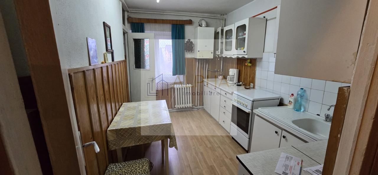 Apartament etaj 3, 3 camere cu 3 balcoane zona Genarala 5