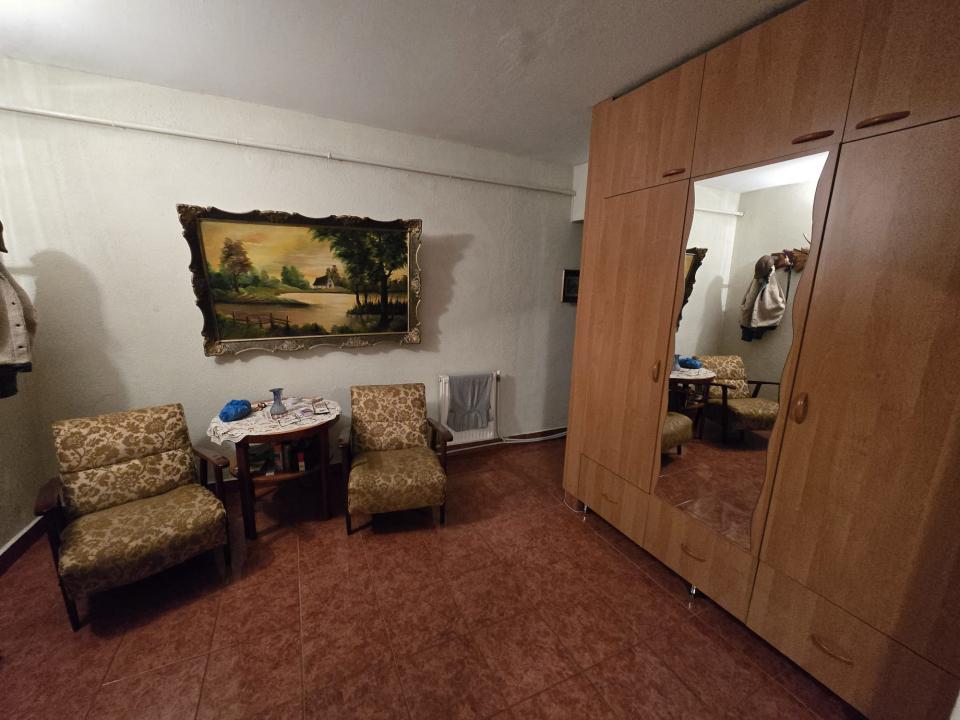 Tigarete. Apartament 3 camere 2 bai. Etaj 4 din 8. 82 mp