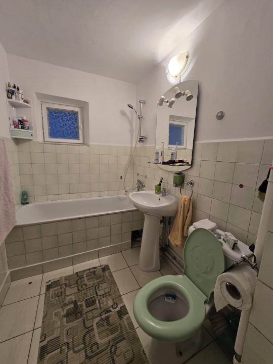 Tigarete. Apartament 3 camere 2 bai. Etaj 4 din 8. 82 mp