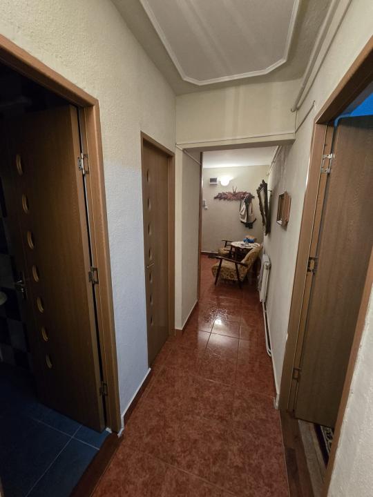 Tigarete. Apartament 3 camere 2 bai. Etaj 4 din 8. 82 mp