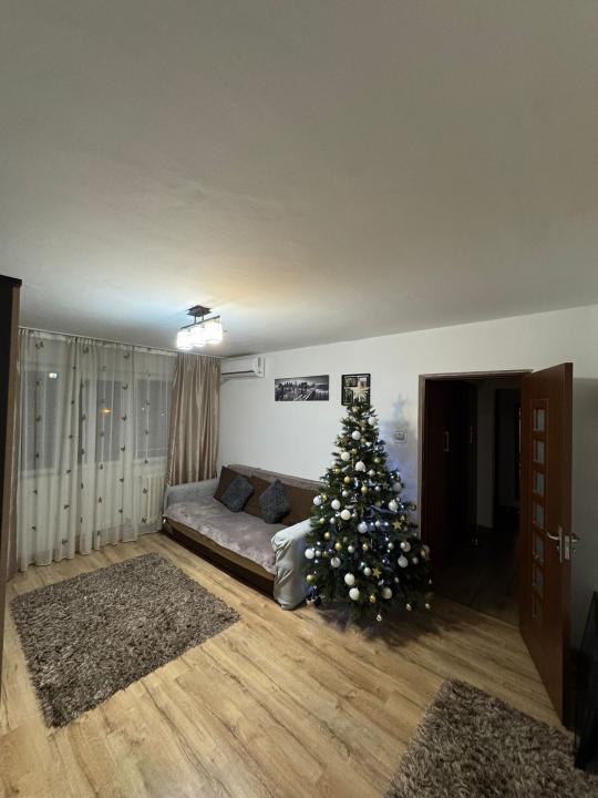 Apartament 4 camere . Etaj 1. Alexandru cel bun.