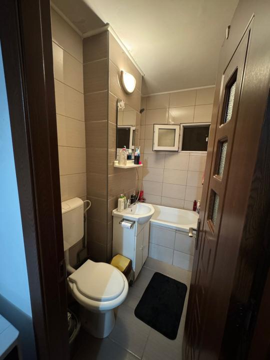 Apartament 4 camere . Etaj 1. Alexandru cel bun.