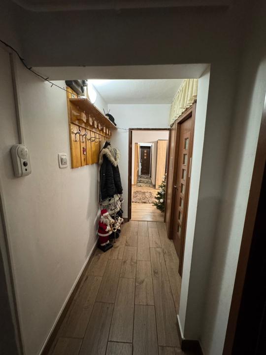 Apartament 4 camere . Etaj 1. Alexandru cel bun.