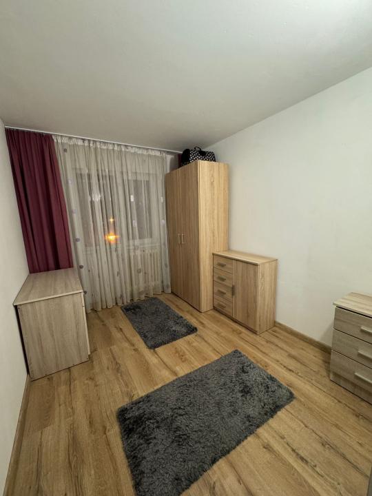 Apartament 4 camere . Etaj 1. Alexandru cel bun.