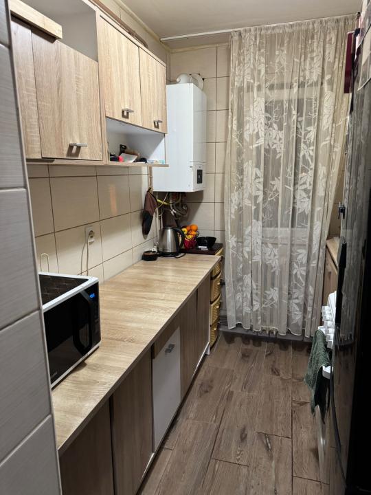 Apartament 4 camere . Etaj 1. Alexandru cel bun.