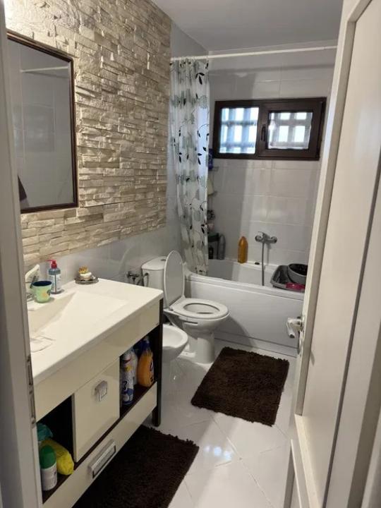 Apartament 3 camere Cantemir-Podu Ros 