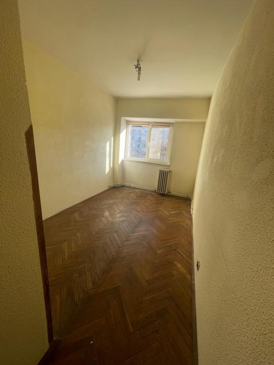 Apartament 4 camere Decomandat Etaj Intermediar Galata