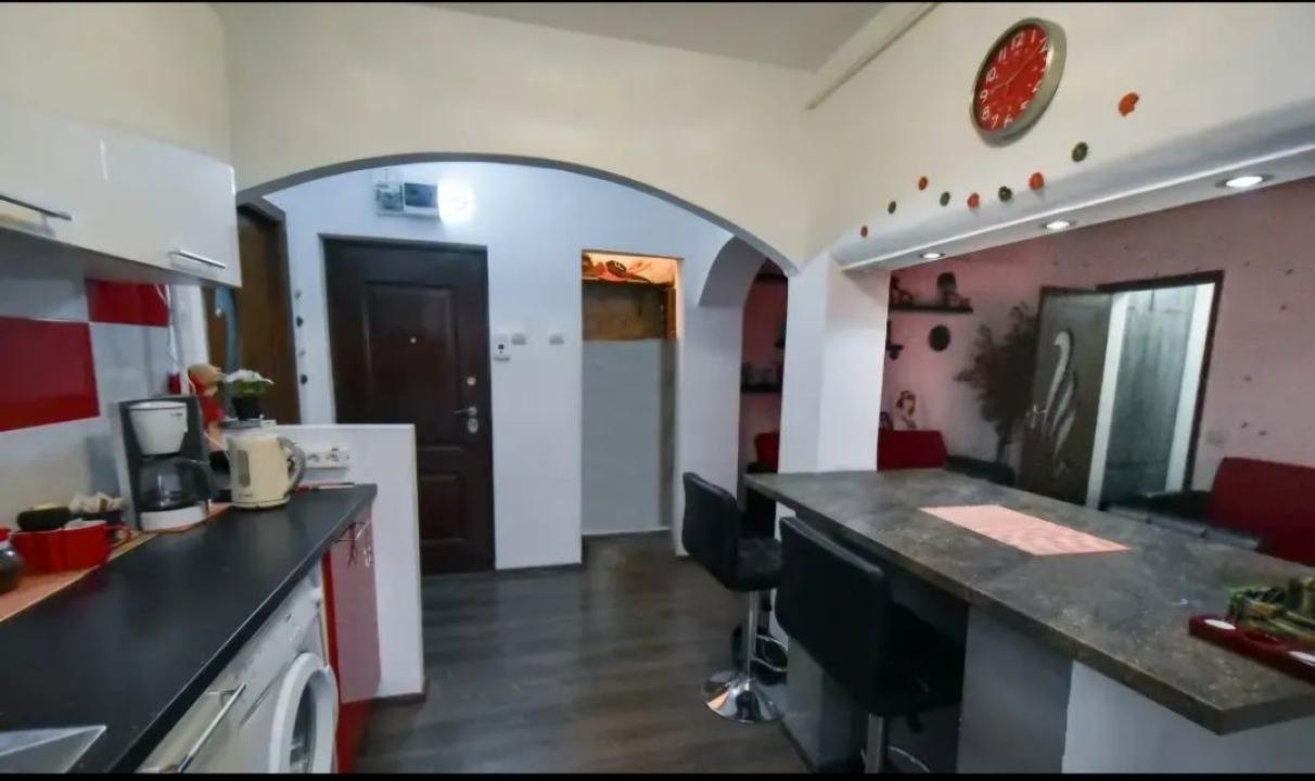 Apartament 3 camere Restaurnat Odeon-Liceul Racovita Podu Ros 