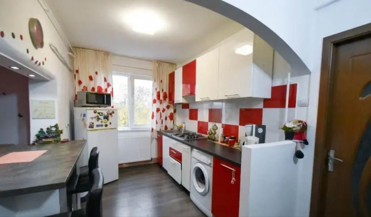 Apartament 3 camere Restaurnat Odeon-Liceul Racovita Podu Ros 