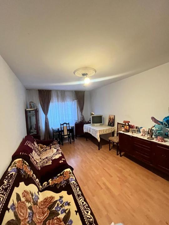 Apartament 3 Camere Decomandat Etaj Intermediar Nicolina 