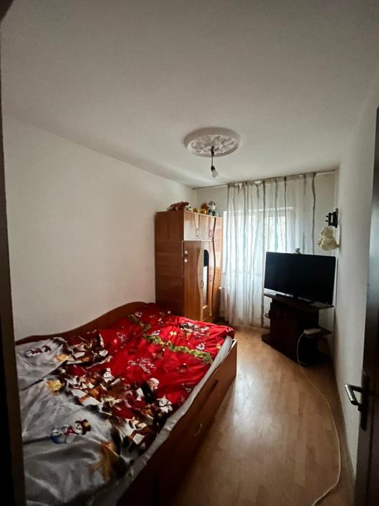 Apartament 3 Camere Decomandat Etaj Intermediar Nicolina 