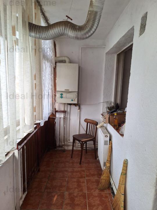 Apartament 3 camere decomandat baza Pod Nicolina 107.000