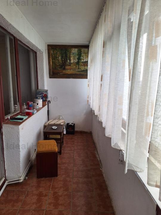 Apartament 3 camere decomandat baza Pod Nicolina 107.000