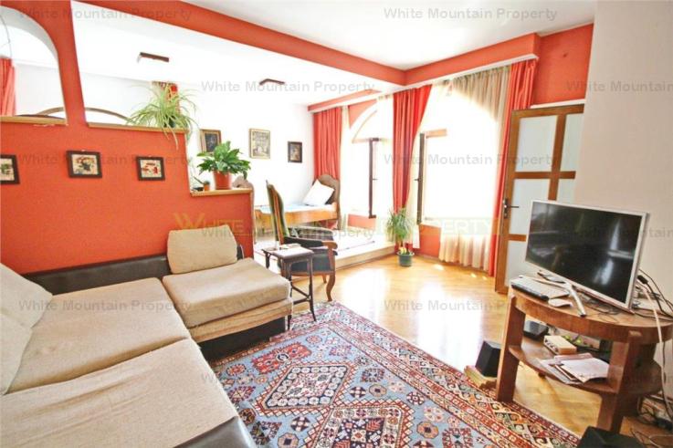 Apartament spatios cu doua camere de inchiriat la casa