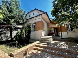 Casa individuala | Central | 2 locuri parcare | Gradina proprie