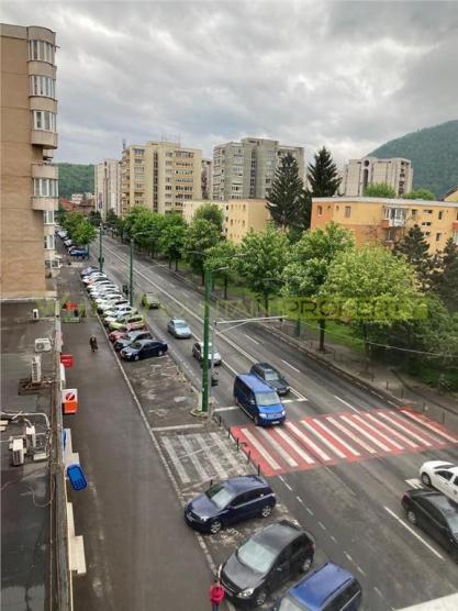 Apartament decomandat de inchiriat in zona Grivitei