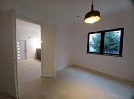 Casa, curte comună, ultracentral, 3 camere . 115.000 € | Comision 0%