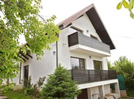 Vilă cu 5 dormitoare, 4 băi, 2 248mp teren, piscină. Preț: 229 000 Eur