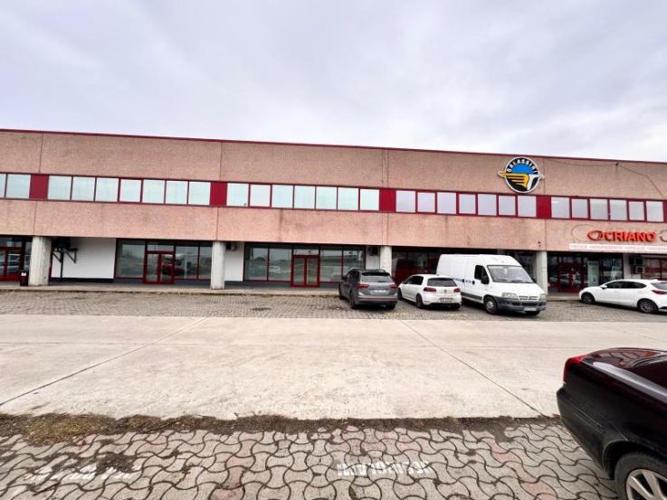 Spațiu comercial, 85 mp, Centura Oradea. 600 E/lună. Comision 0.