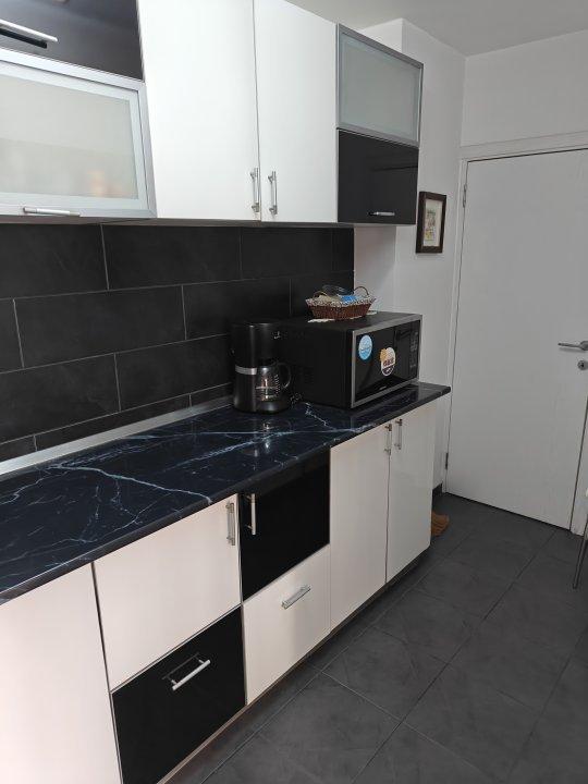 Inchiriez apartament 2 camere, zona Unirii, mobilat si utilat, decomandat