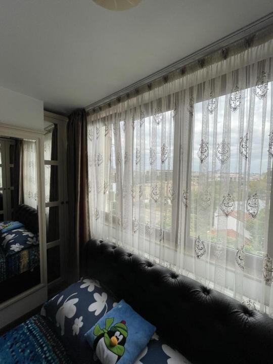 Inchiriez apartament 3 camere, zona Piata Alba Iulia, decomandat, centrala si loc de parcare