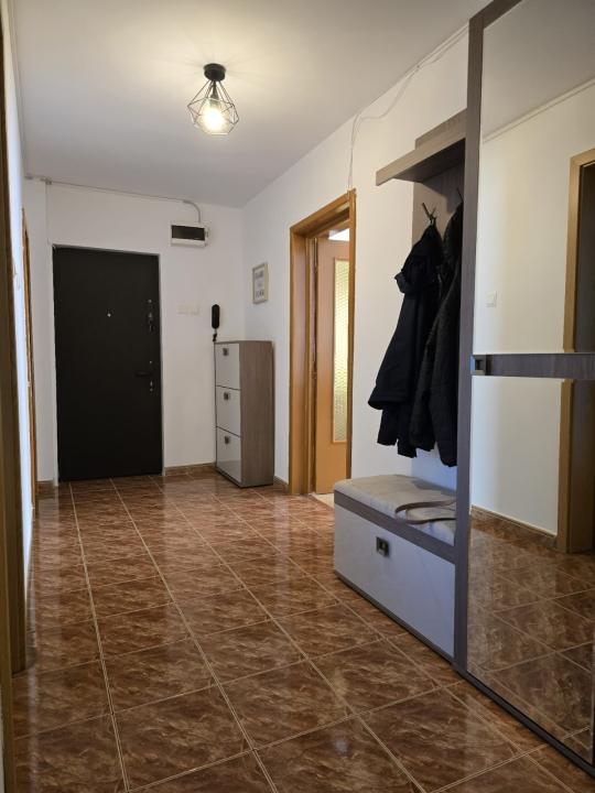 Inchiriez apartament 3 camere zona Piata Muncii, aproape de metrou